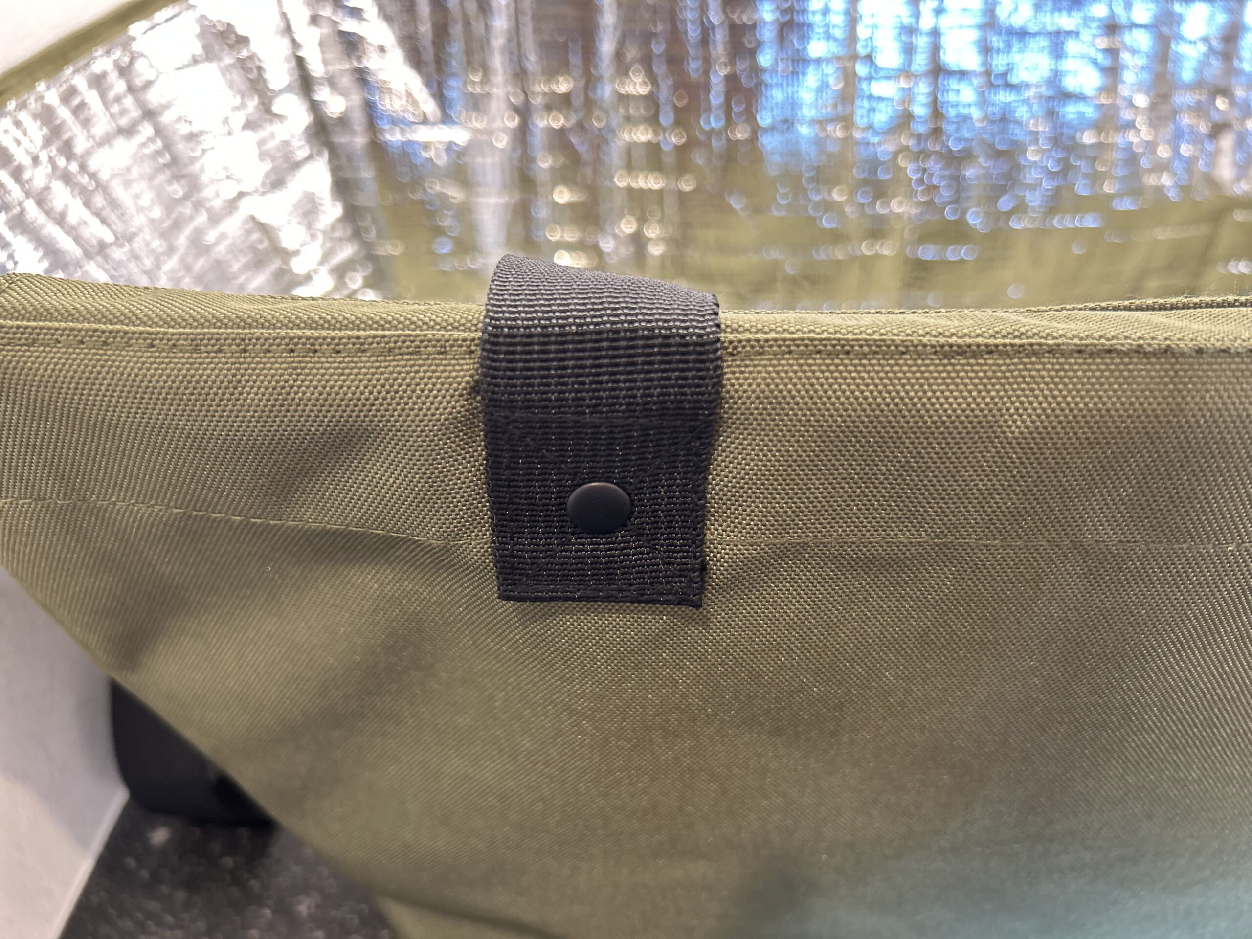 ハンドル付け根の補強部分。負荷がかかる箇所を丁寧に縫製。